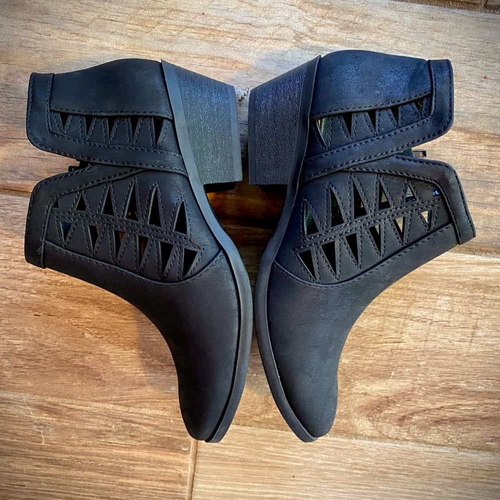 Brand new Girls laser cut out booties